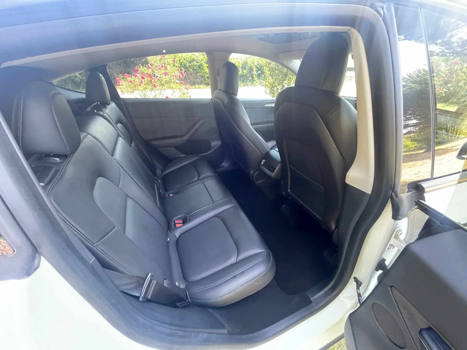 Tesla Model Y Long Range Dual Motor AWD 10