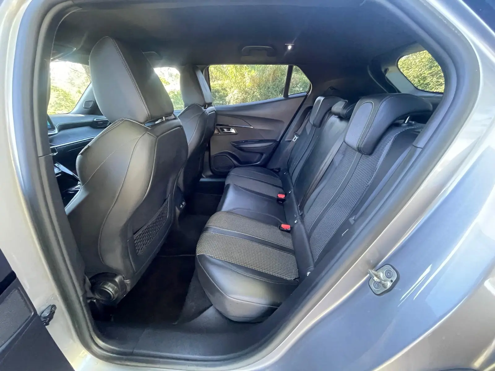 Peugeot e-2008 50 kWh GT 7