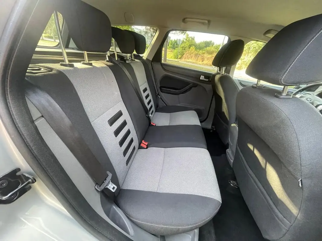 Ford Focus SW 1.6 TDCi DPF Titanium 16