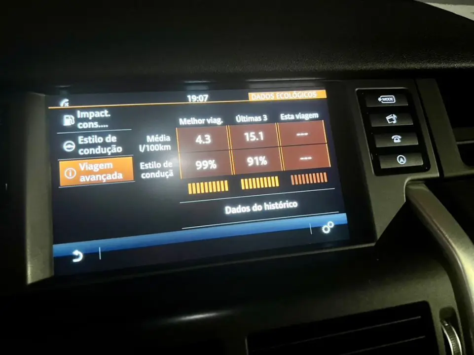 Land Rover Discovery Sport 2.0 TD4 HSE Auto 17