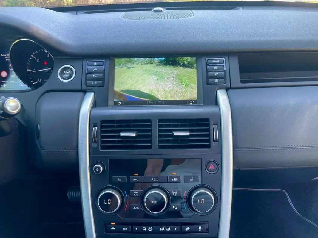 Land Rover Discovery Sport 2.0 TD4 HSE Auto 28