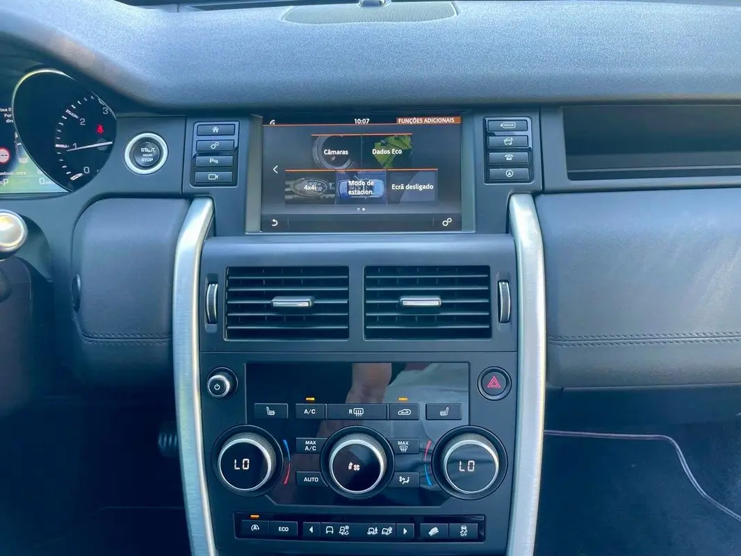 Land Rover Discovery Sport 2.0 TD4 HSE Auto 29