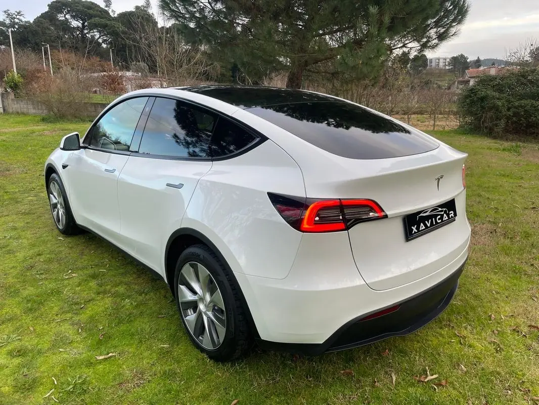 Tesla Model Y RWD 4