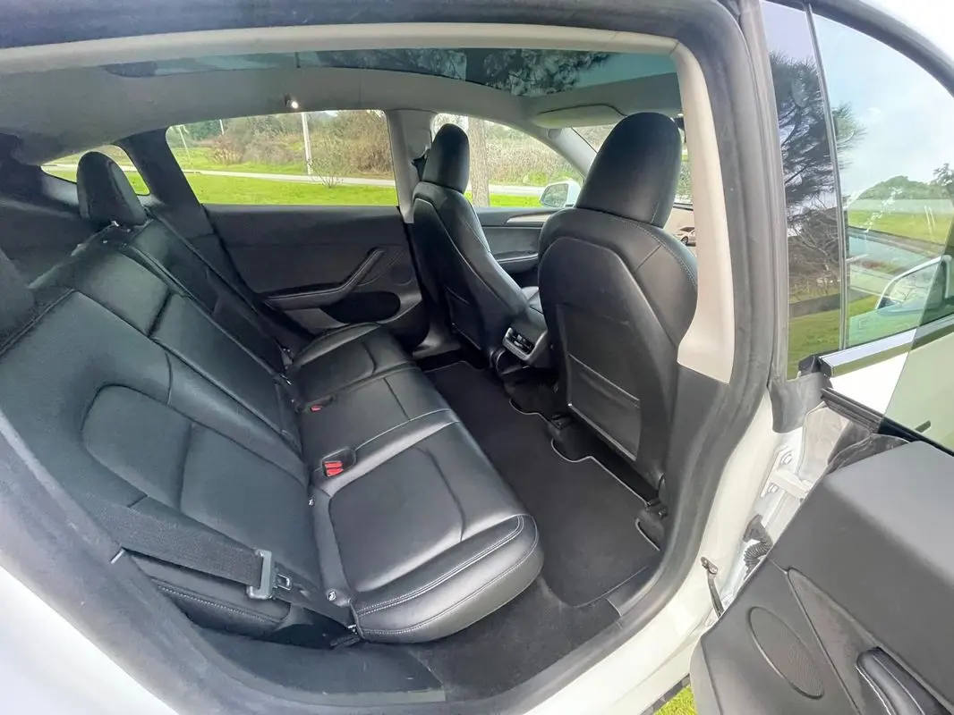 Tesla Model Y RWD 12