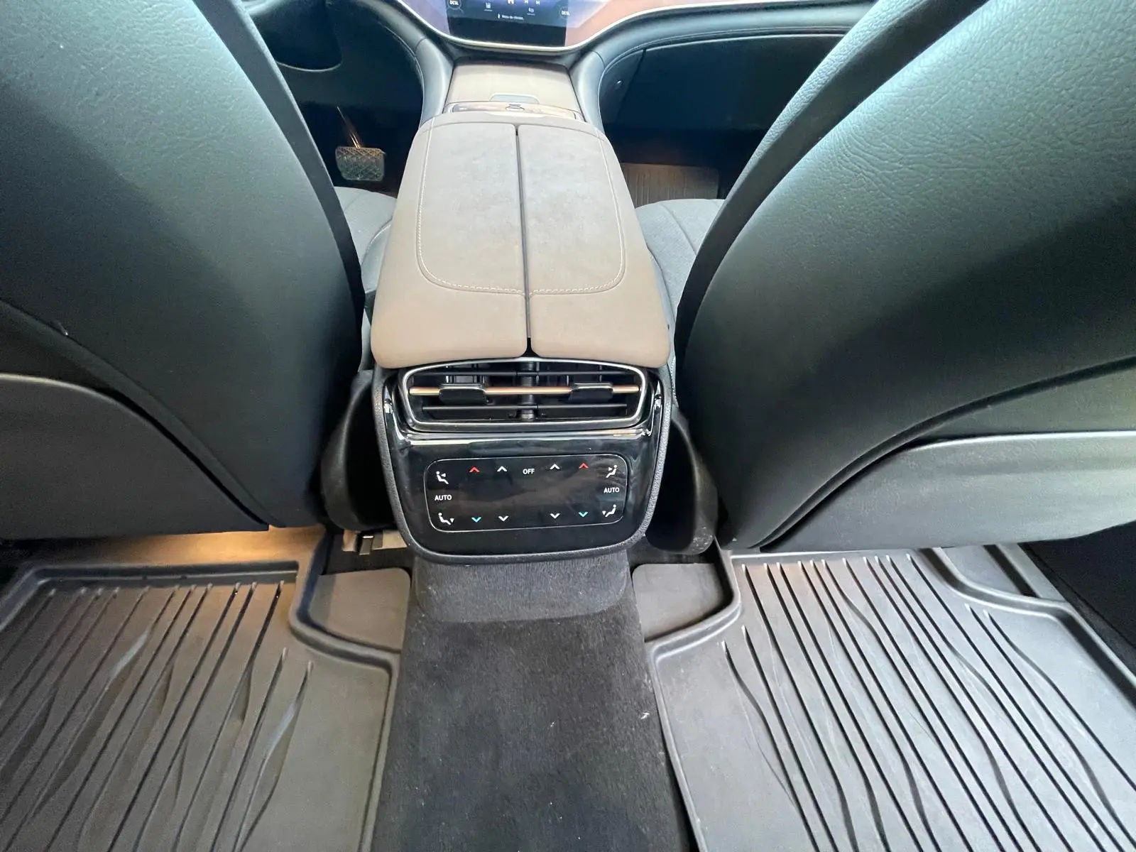Mercedes-Benz EQS 450+ 39