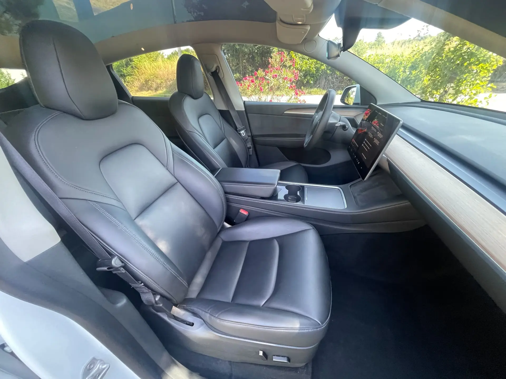 Tesla Model Y Long Range Dual Motor AWD 11