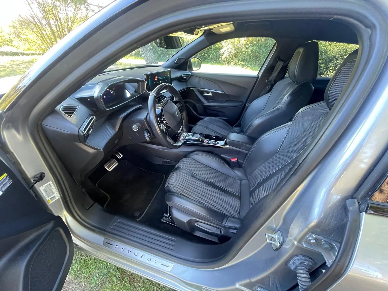 Peugeot e-2008 50 kWh GT 18
