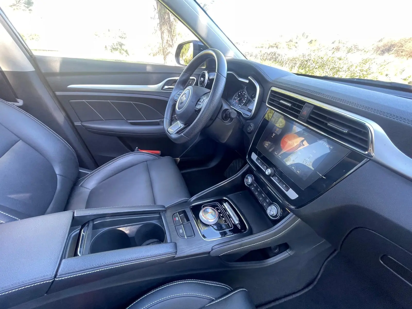 MG ZS Luxury 16