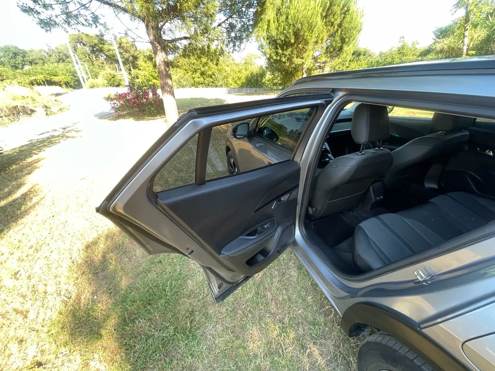 Peugeot e-2008 Allure 11
