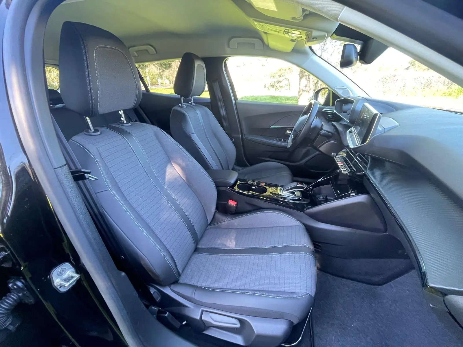 Peugeot e-2008 50 kWh Allure 28