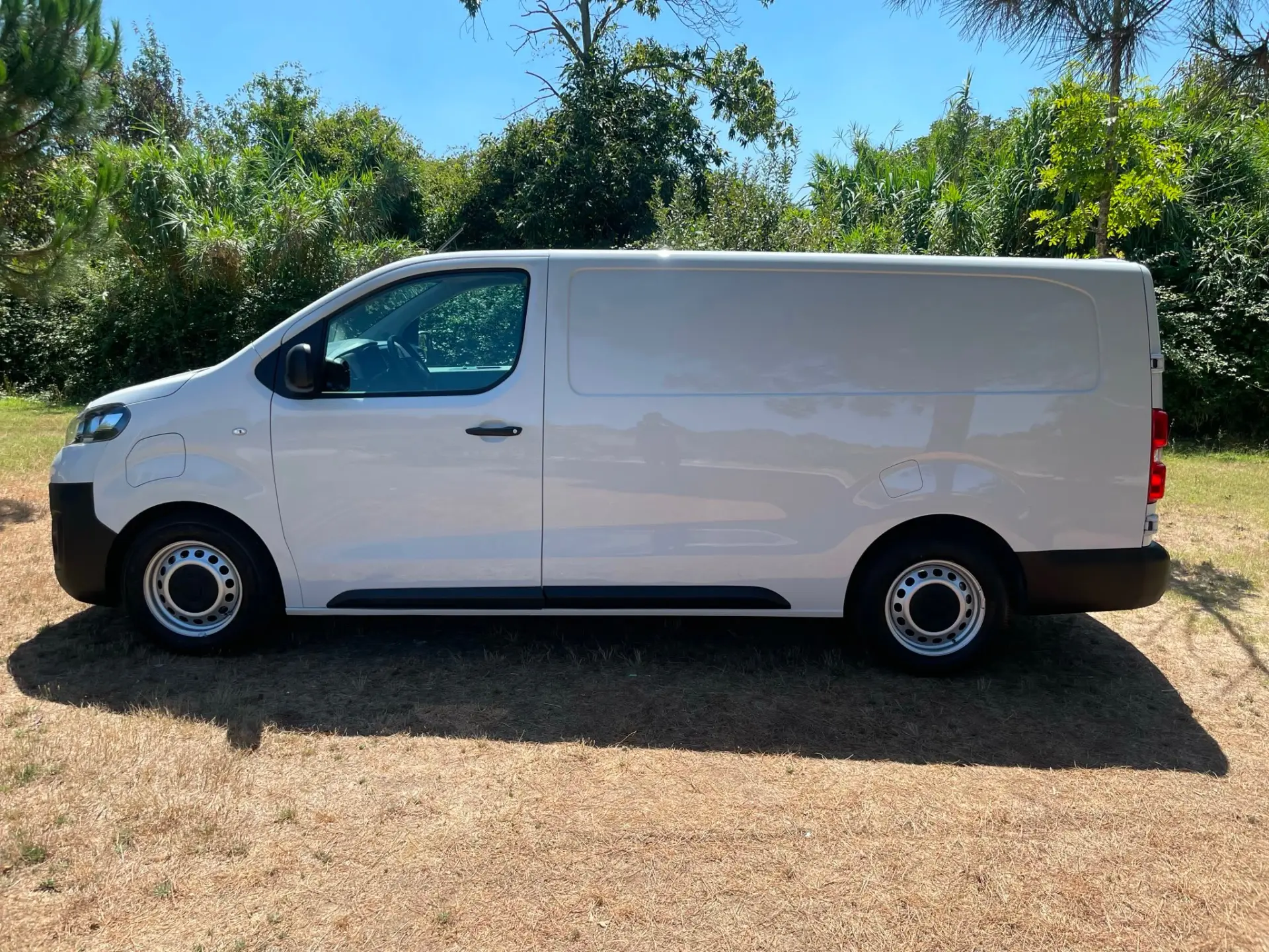 Fiat e-Scudo L3 (75-kWh) 26
