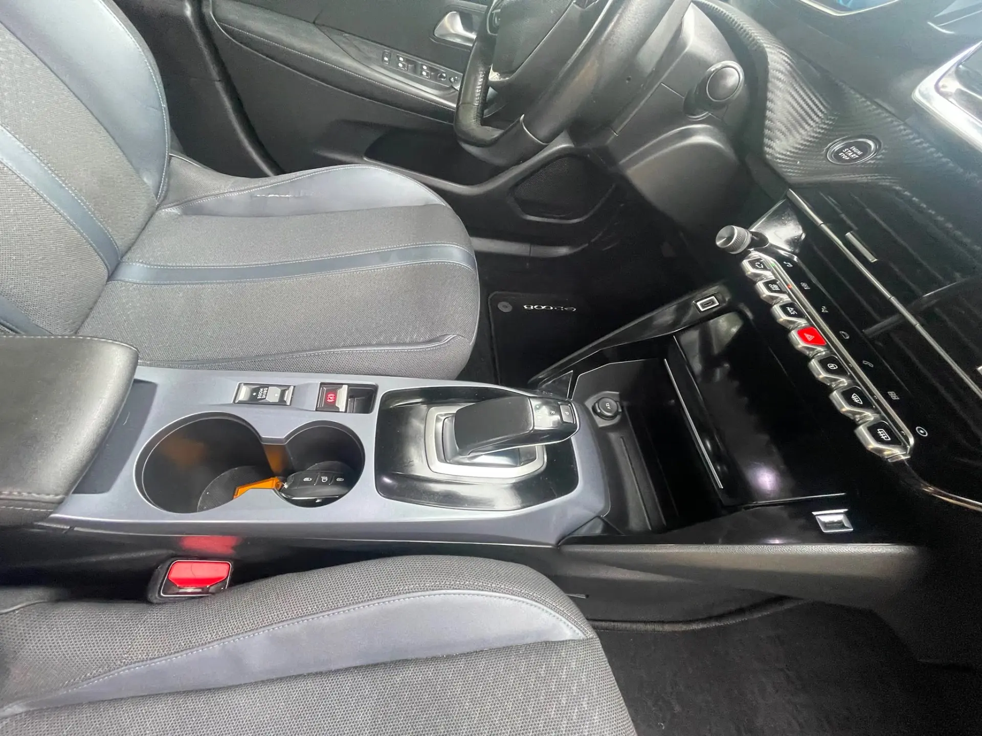Peugeot e-2008 Allure 31