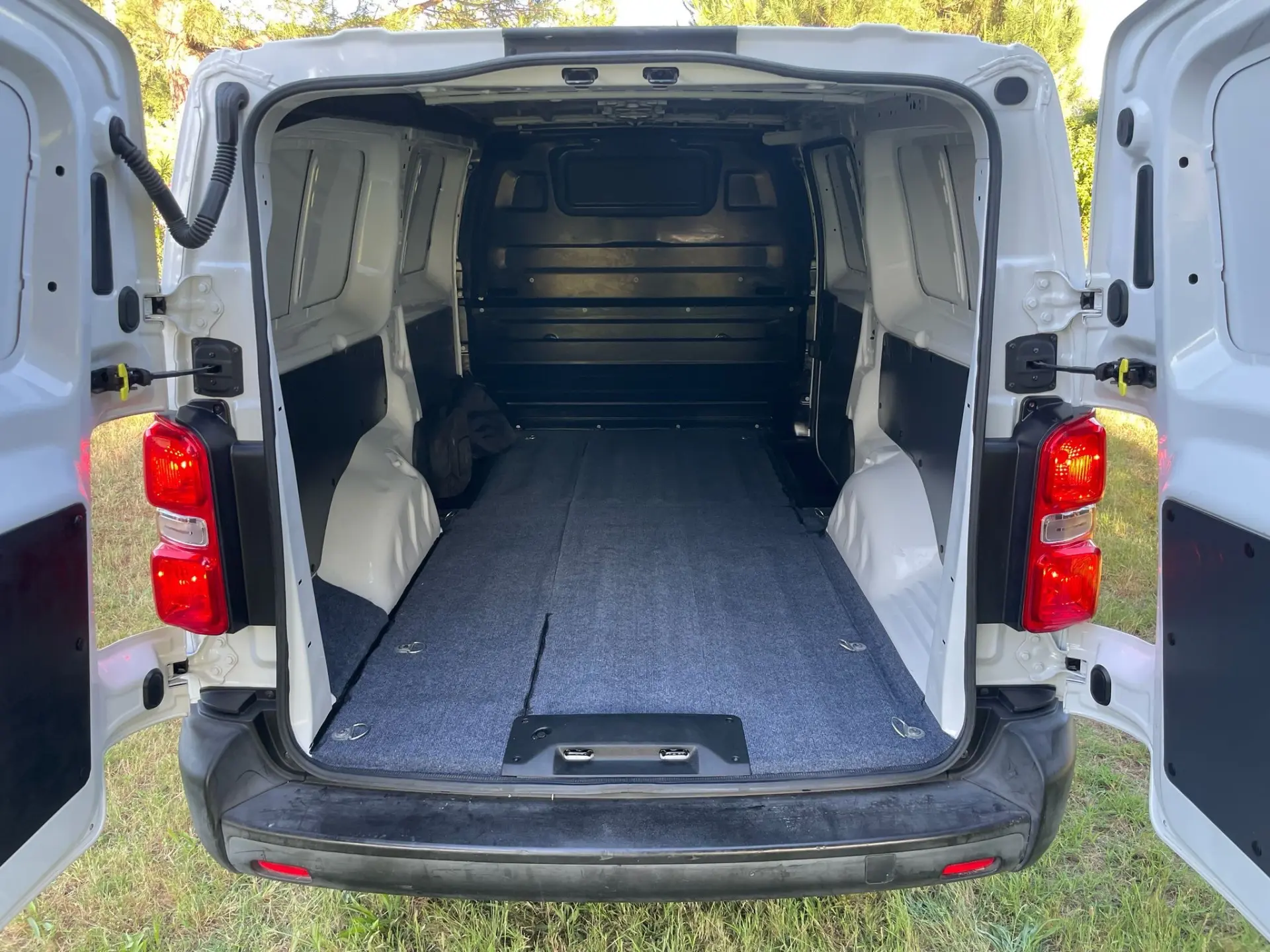 Fiat e-Scudo L3 (75-kWh) 24