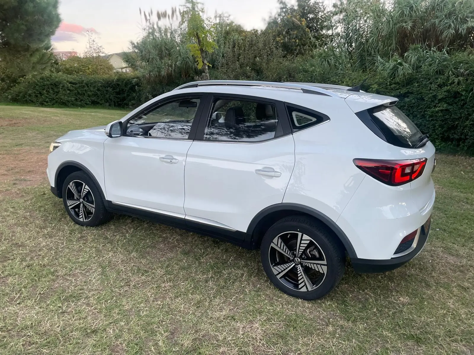 MG ZS Luxury 5