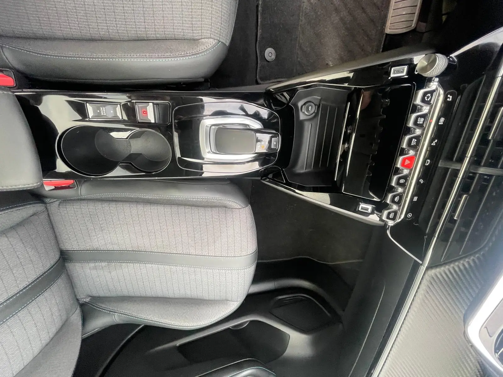 Peugeot e-208 Allure 30