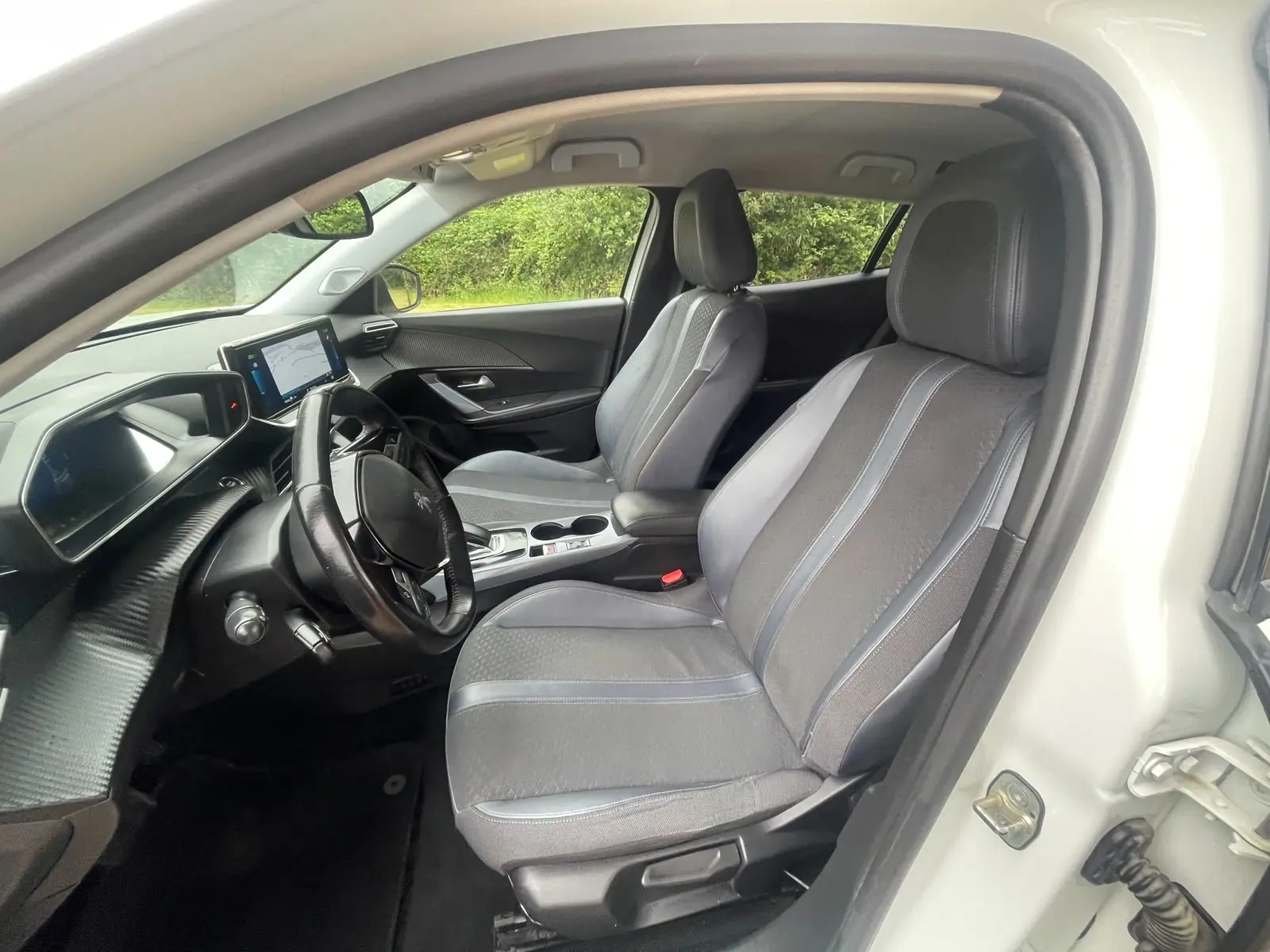 Peugeot e-2008 Allure 12