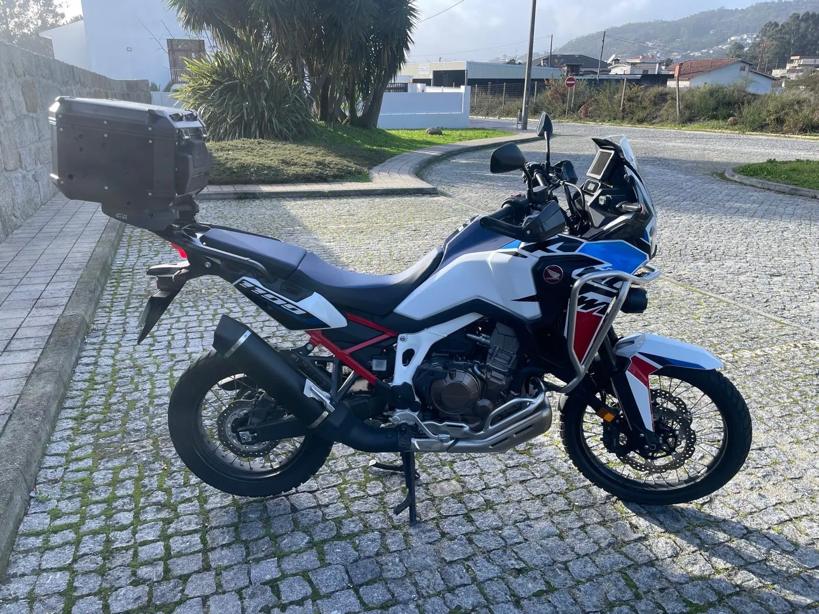 Honda Africa Twin Tricolor 14