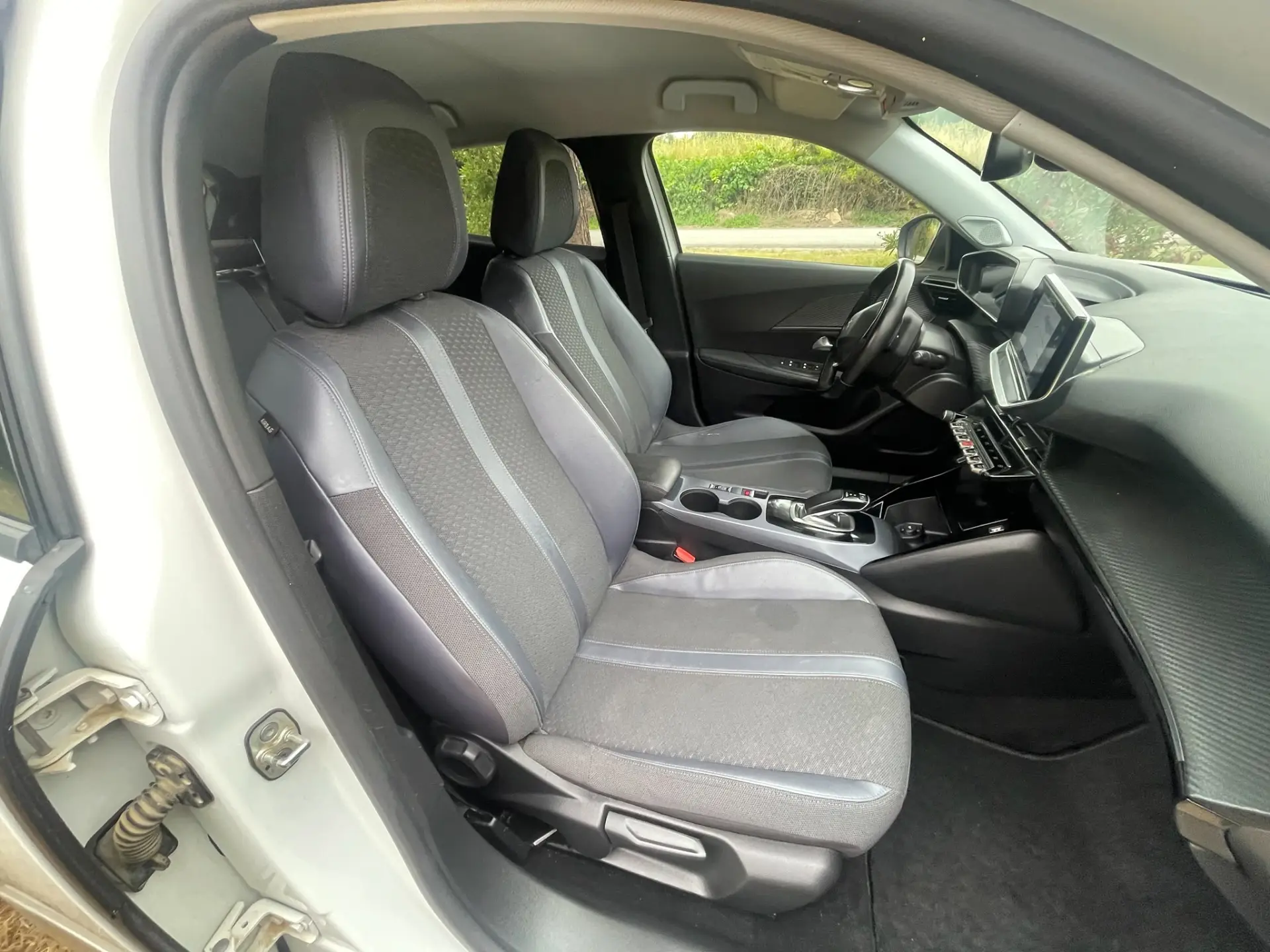 Peugeot e-2008 Allure 28
