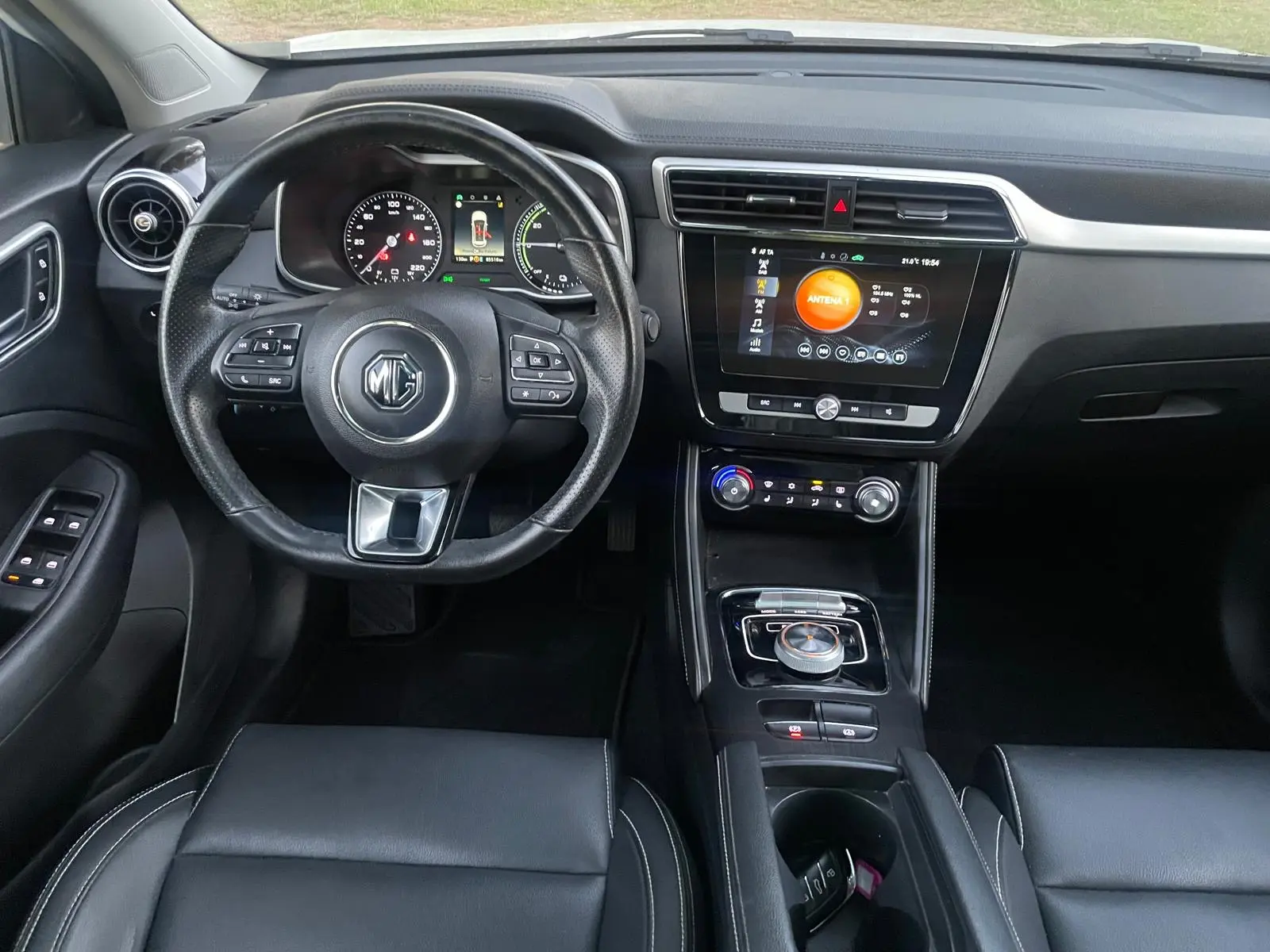 MG ZS Luxury 41