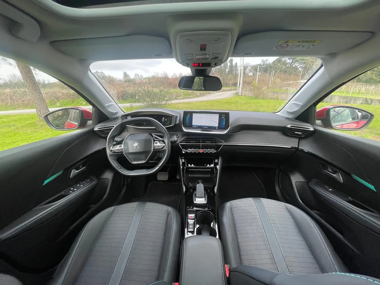 Peugeot e-208 Allure 18