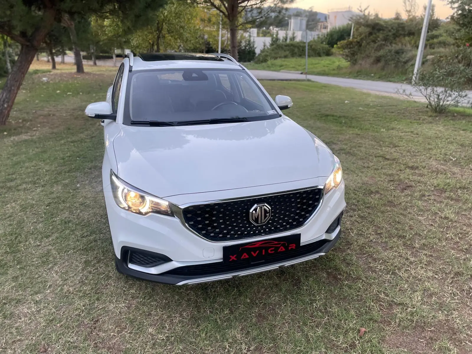 MG ZS Luxury 29