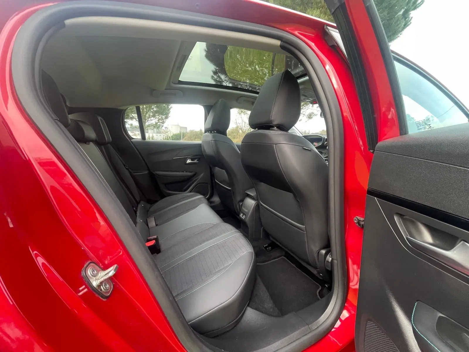 Peugeot e-208 Allure 21