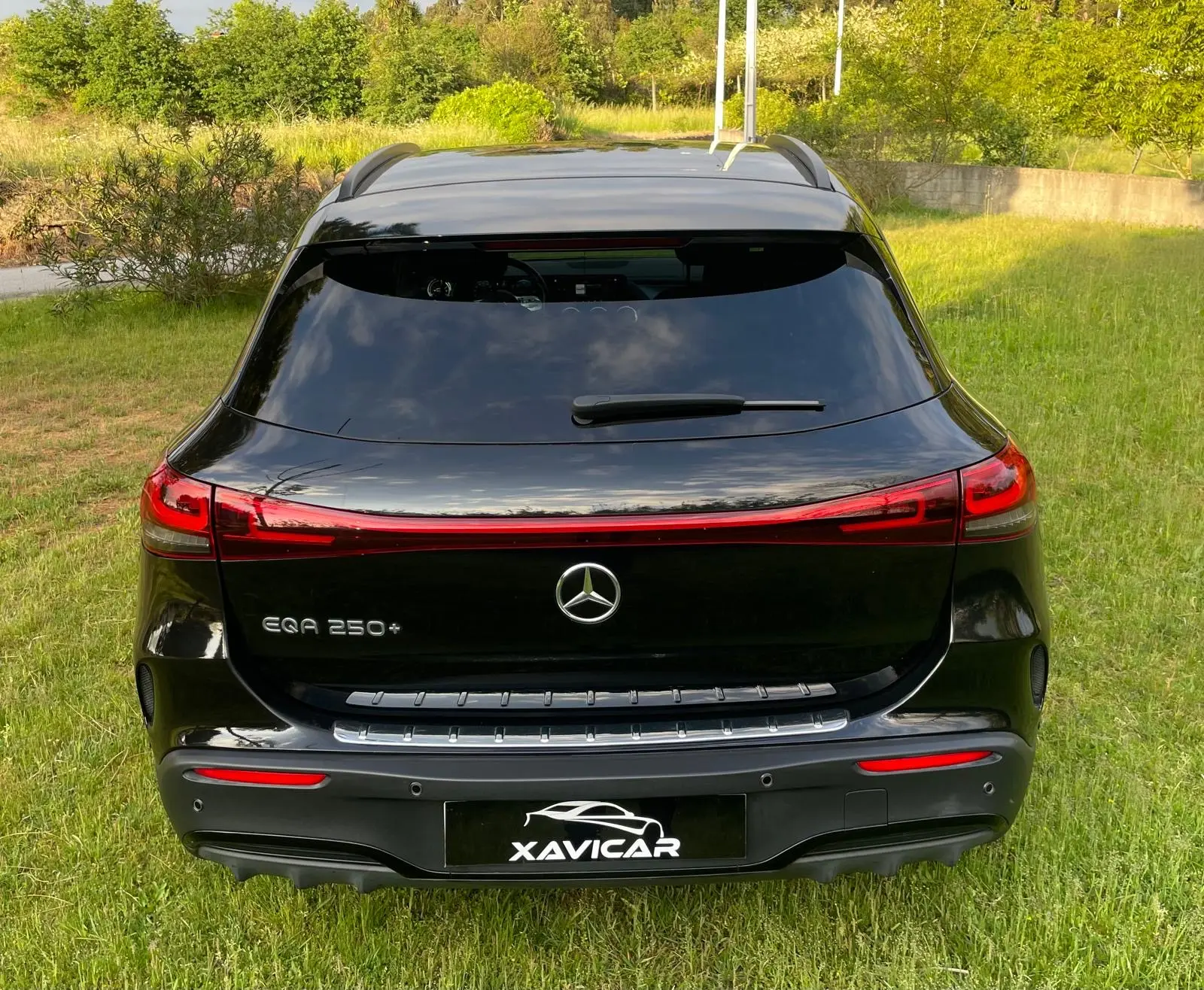 Mercedes-Benz EQA 250+ AMG Line 18