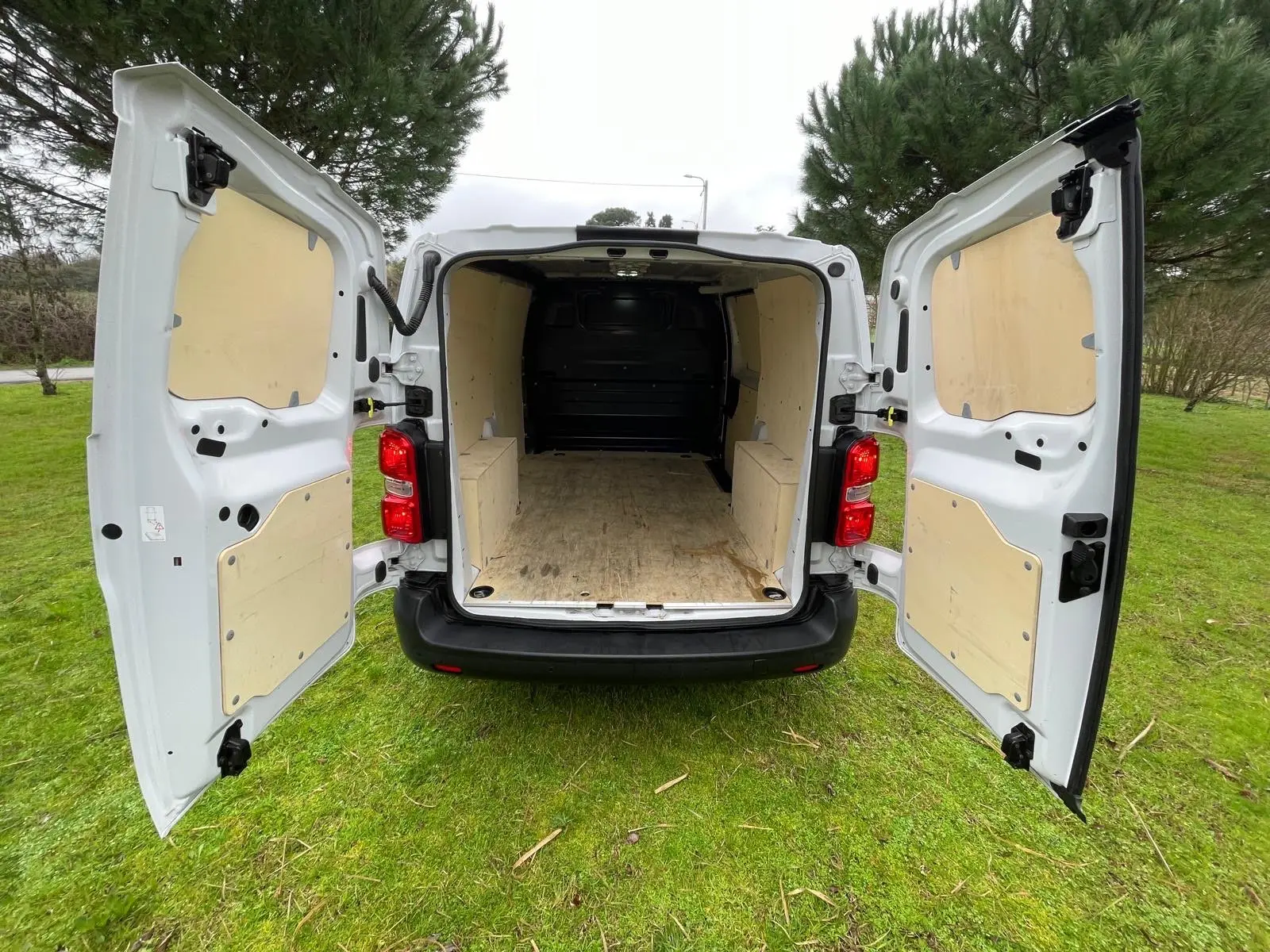 Citroën e-Jumpy Longa (75-kWh) 22