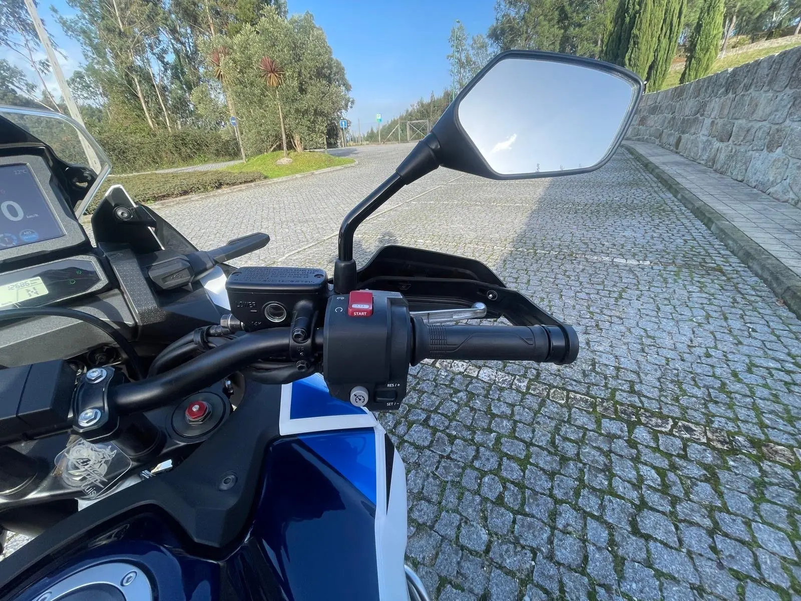 Honda Africa Twin Tricolor 18