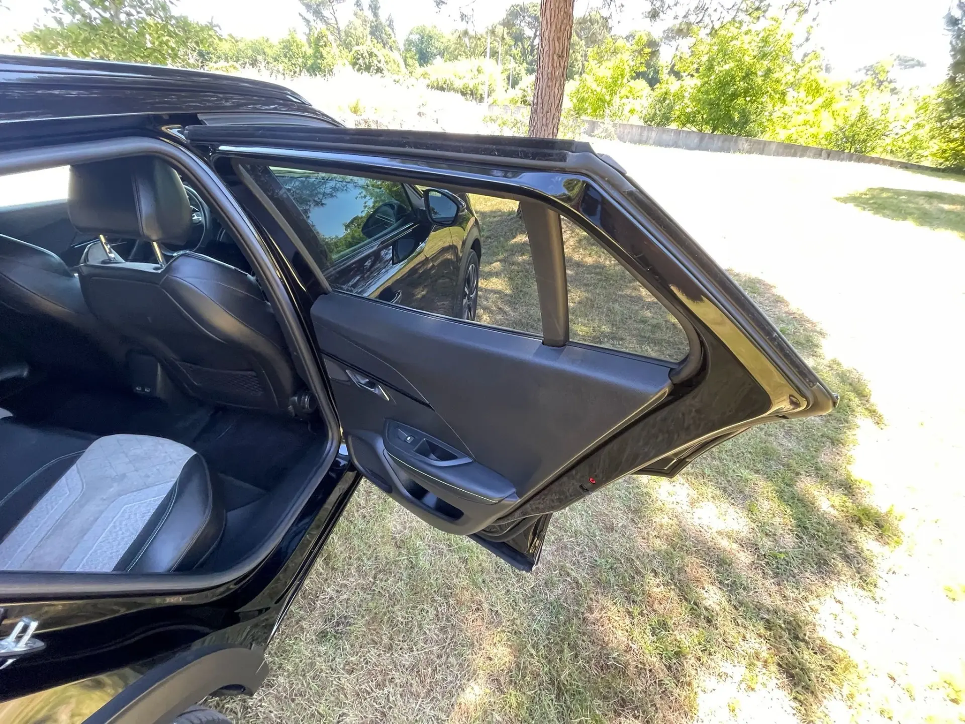 Peugeot e-2008 GT 27