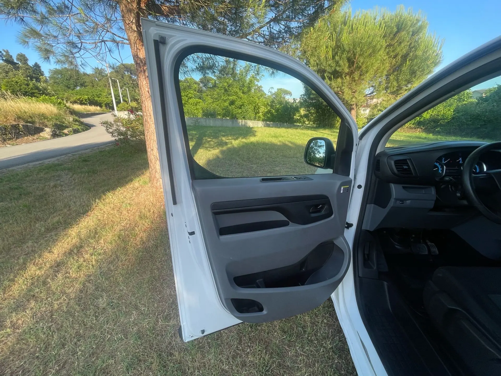Fiat e-Scudo L3 (75-kWh) 11