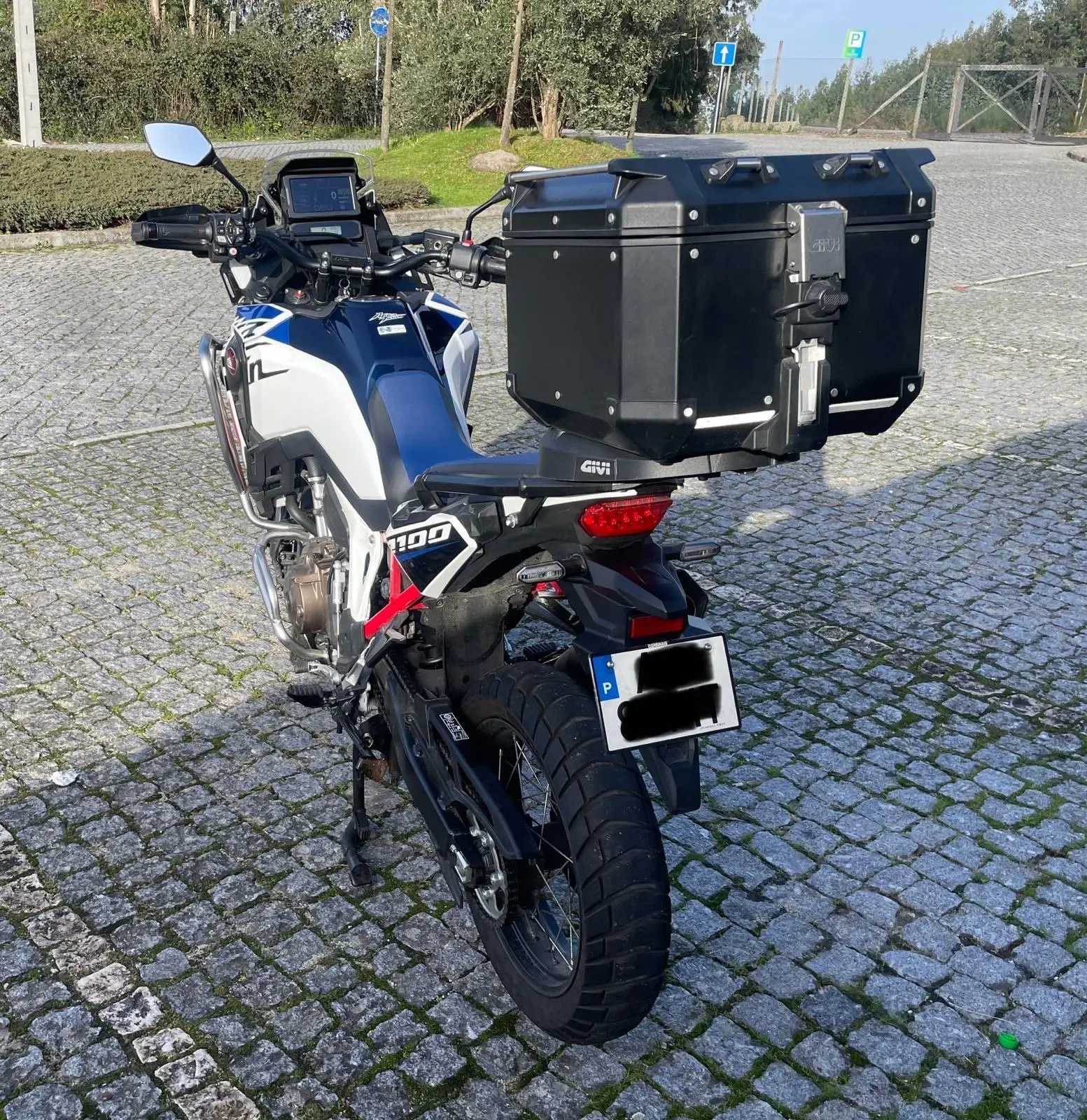 Honda Africa Twin Tricolor 9