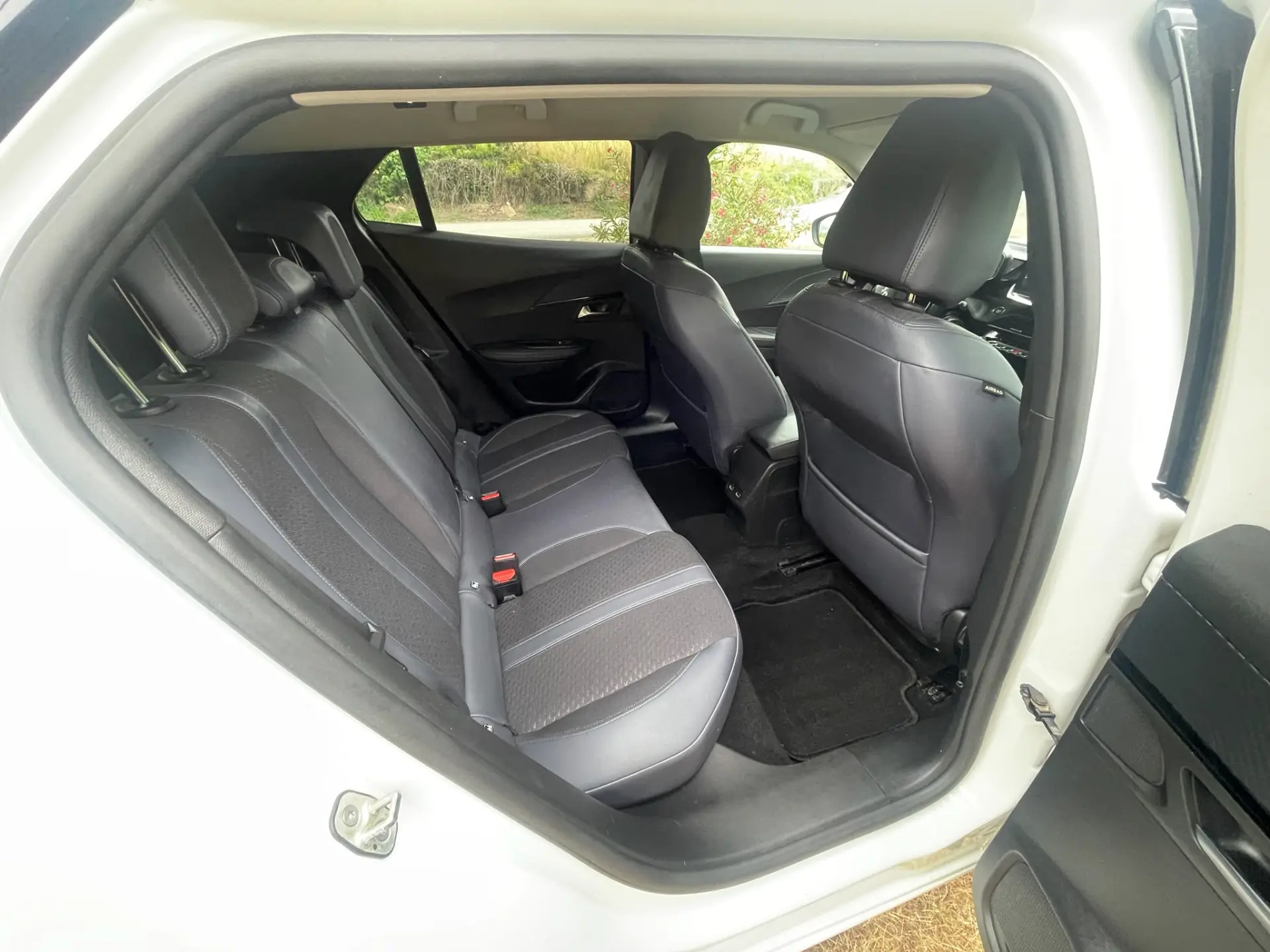 Peugeot e-2008 Allure 25