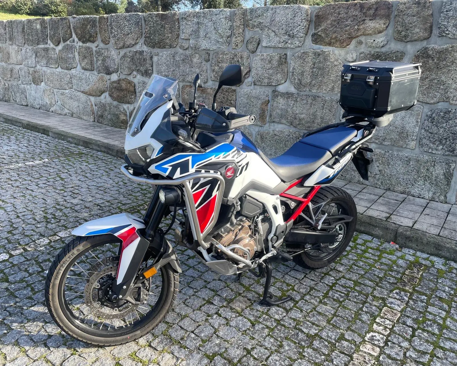 Honda Africa Twin Tricolor 12