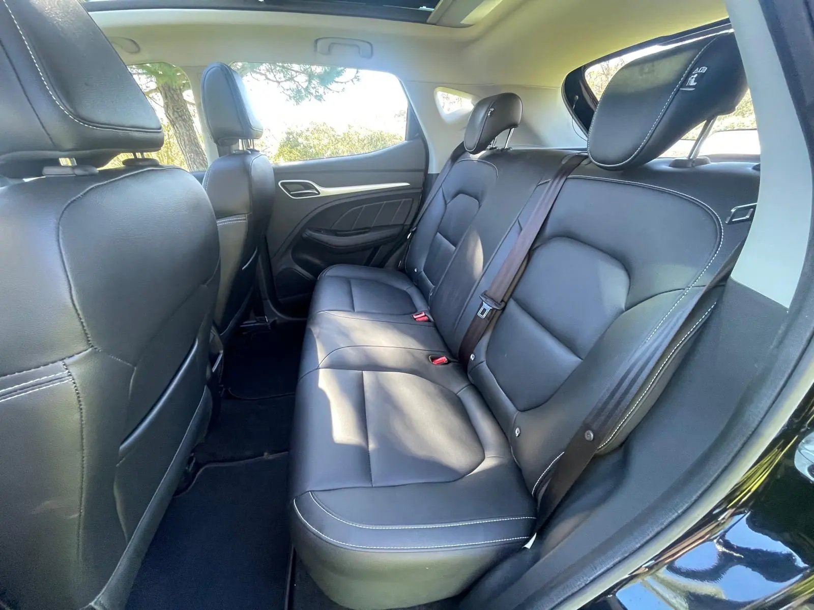 MG ZS Luxury 29