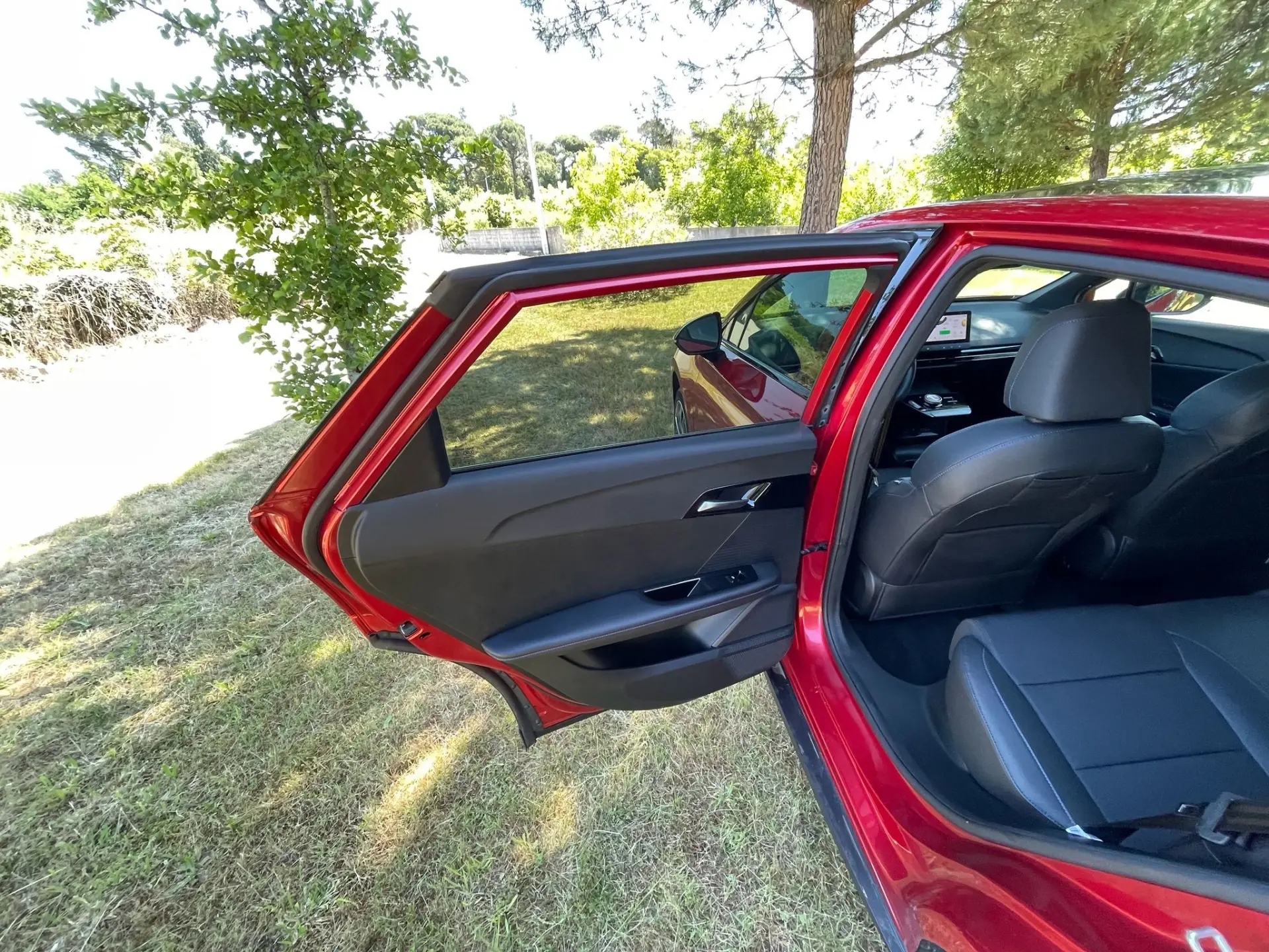 MG MG4 77 kWh Extended Range Luxury 26