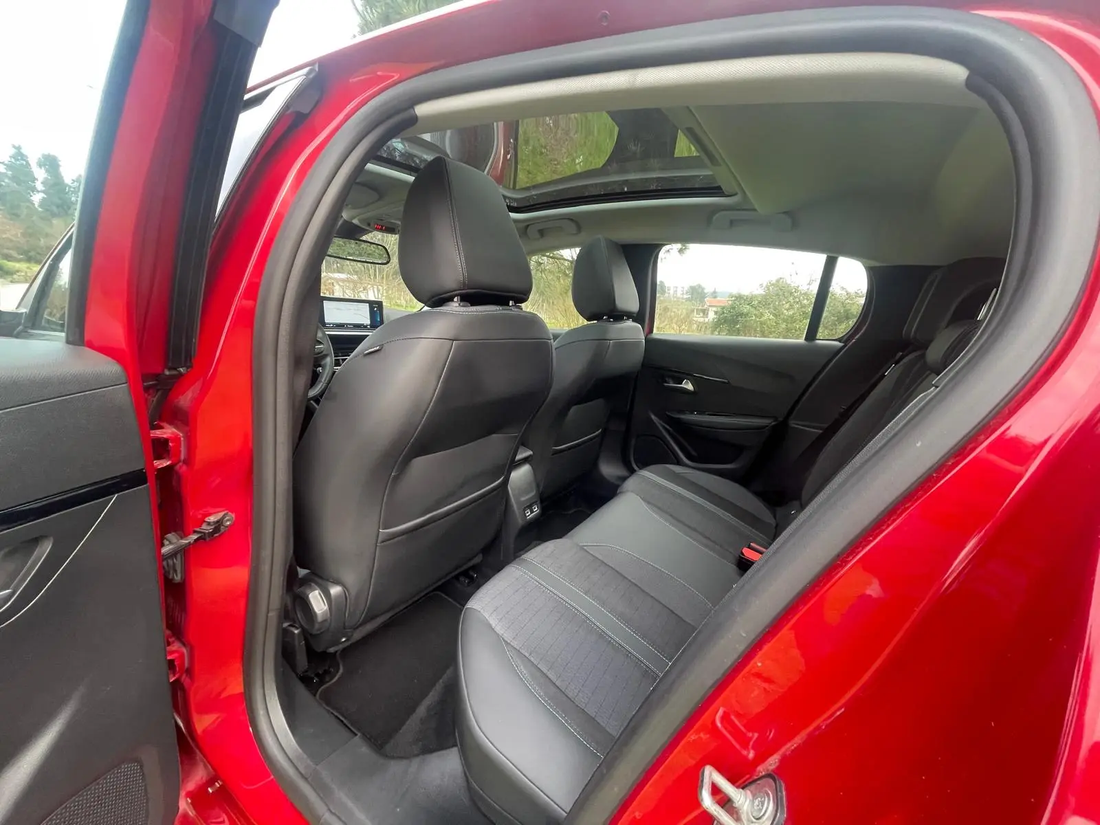 Peugeot e-208 Allure 13