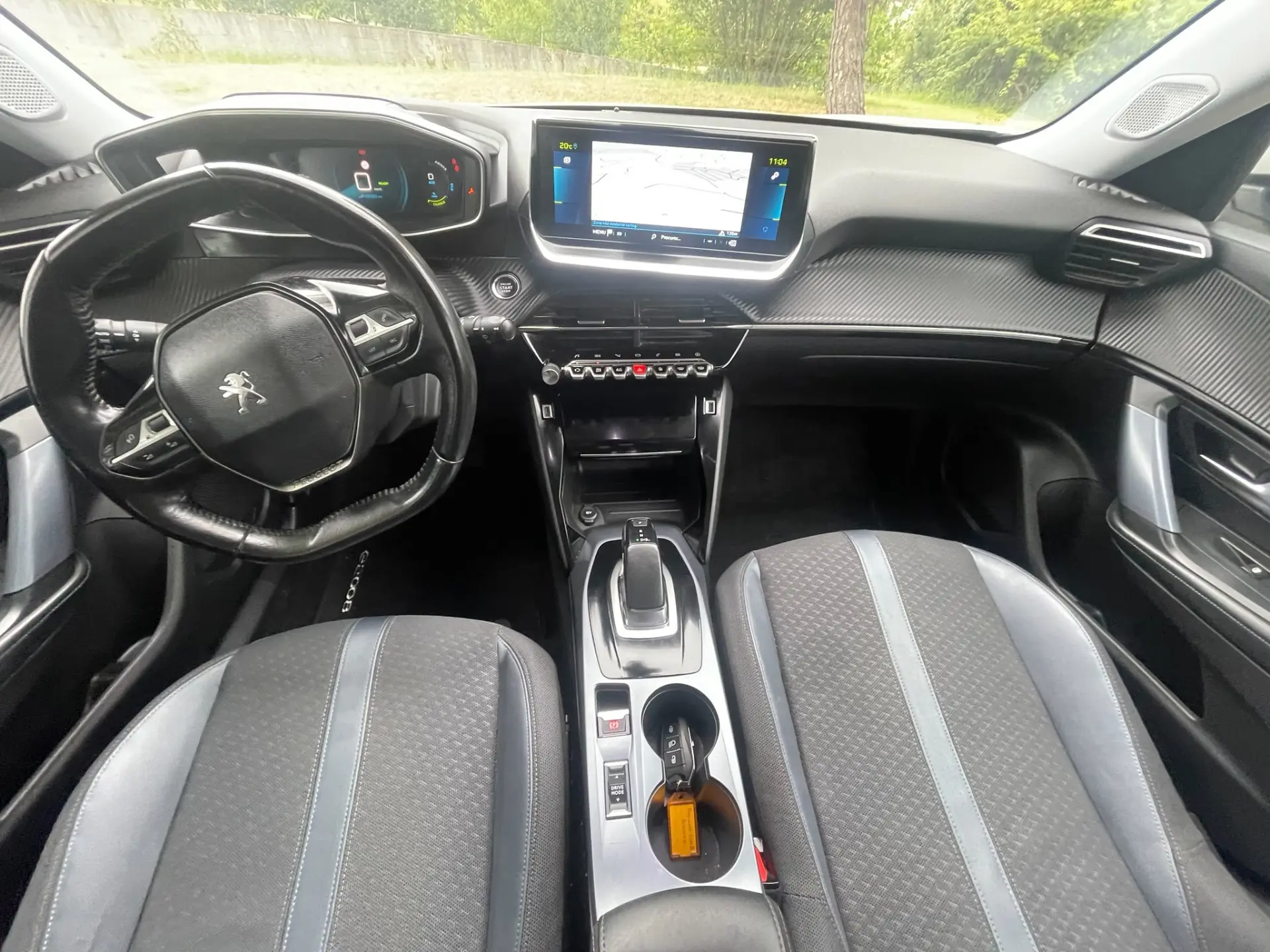 Peugeot e-2008 Allure 32