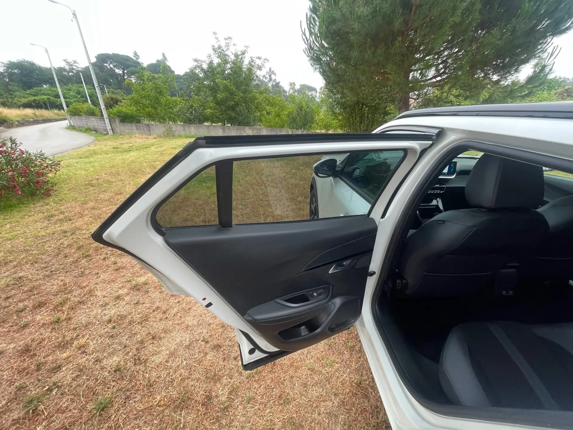 Peugeot e-2008 Allure 18