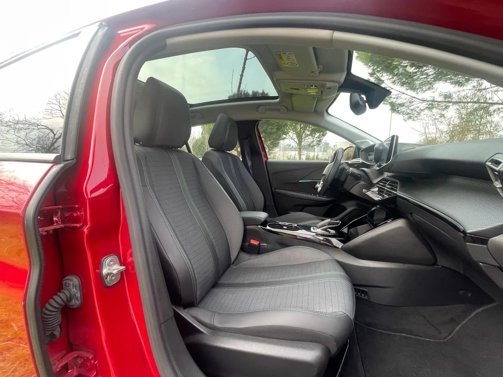 Peugeot e-208 Allure 19