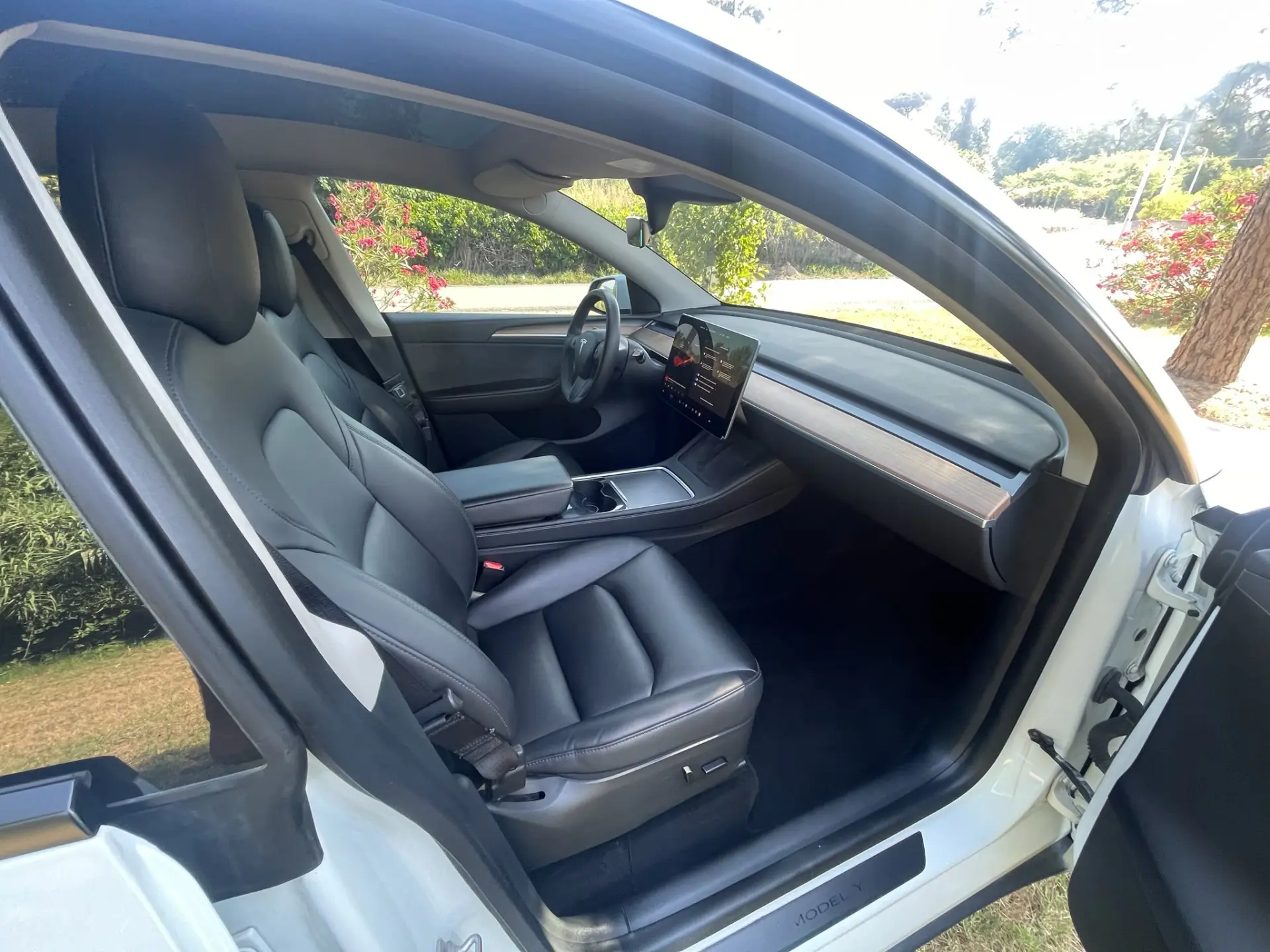 Tesla Model Y Long Range Dual Motor AWD 16