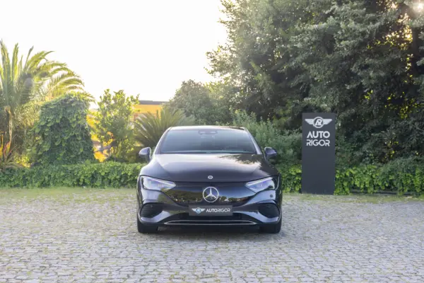 Mercedes-Benz EQE 300 Electric Art 1