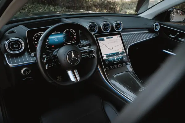 Mercedes-Benz C 300 e AMG Line 12