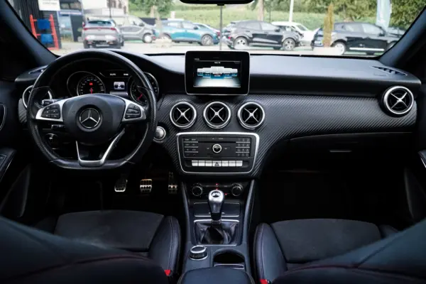Mercedes-Benz A 180 d AMG Line 14