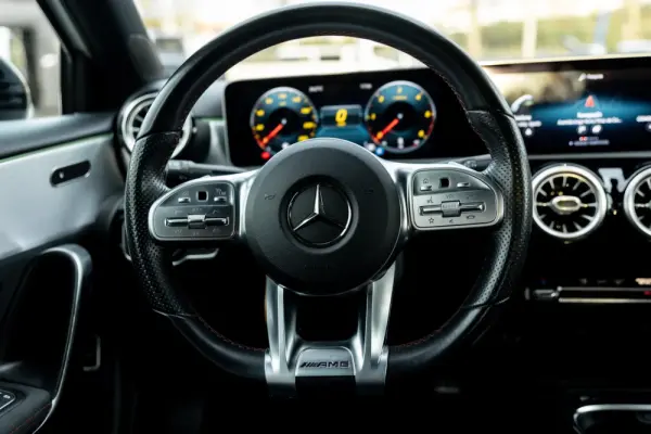 Mercedes-Benz A 180 d AMG Line Aut. 19