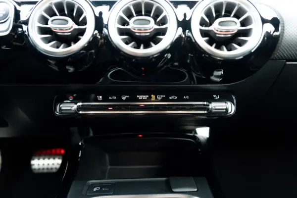 Mercedes-Benz A 180 d AMG Line Aut. 54