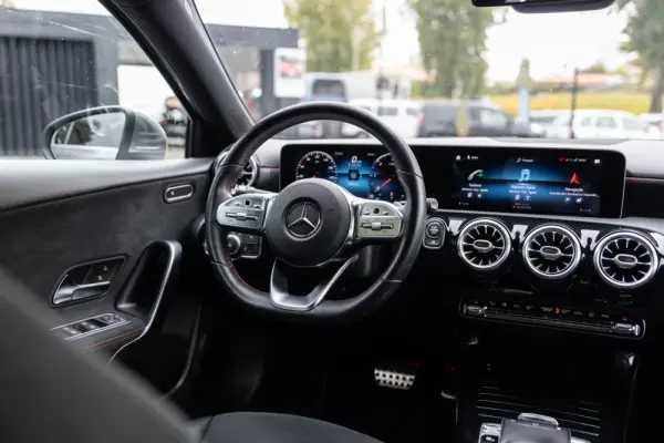 Mercedes-Benz A 180 d AMG Line Aut. 13