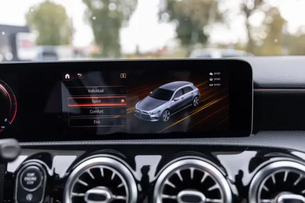 Mercedes-Benz A 180 d AMG Line Aut. 31