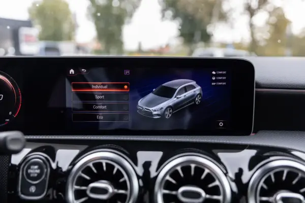 Mercedes-Benz A 180 d AMG Line Aut. 34