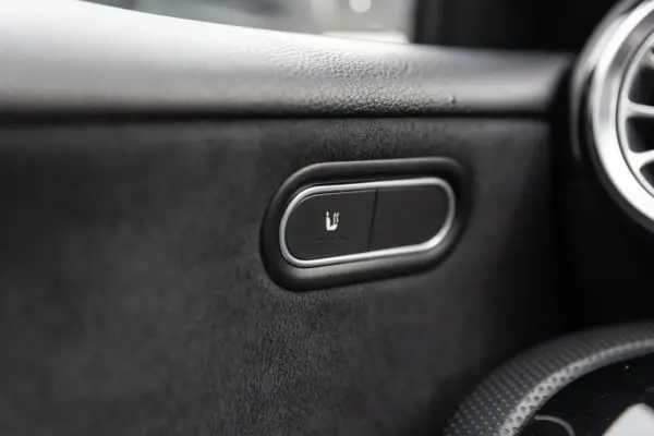 Mercedes-Benz A 180 d AMG Line Aut. 44